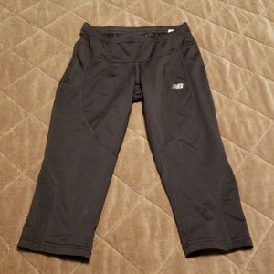 NewBalance black running crops XS